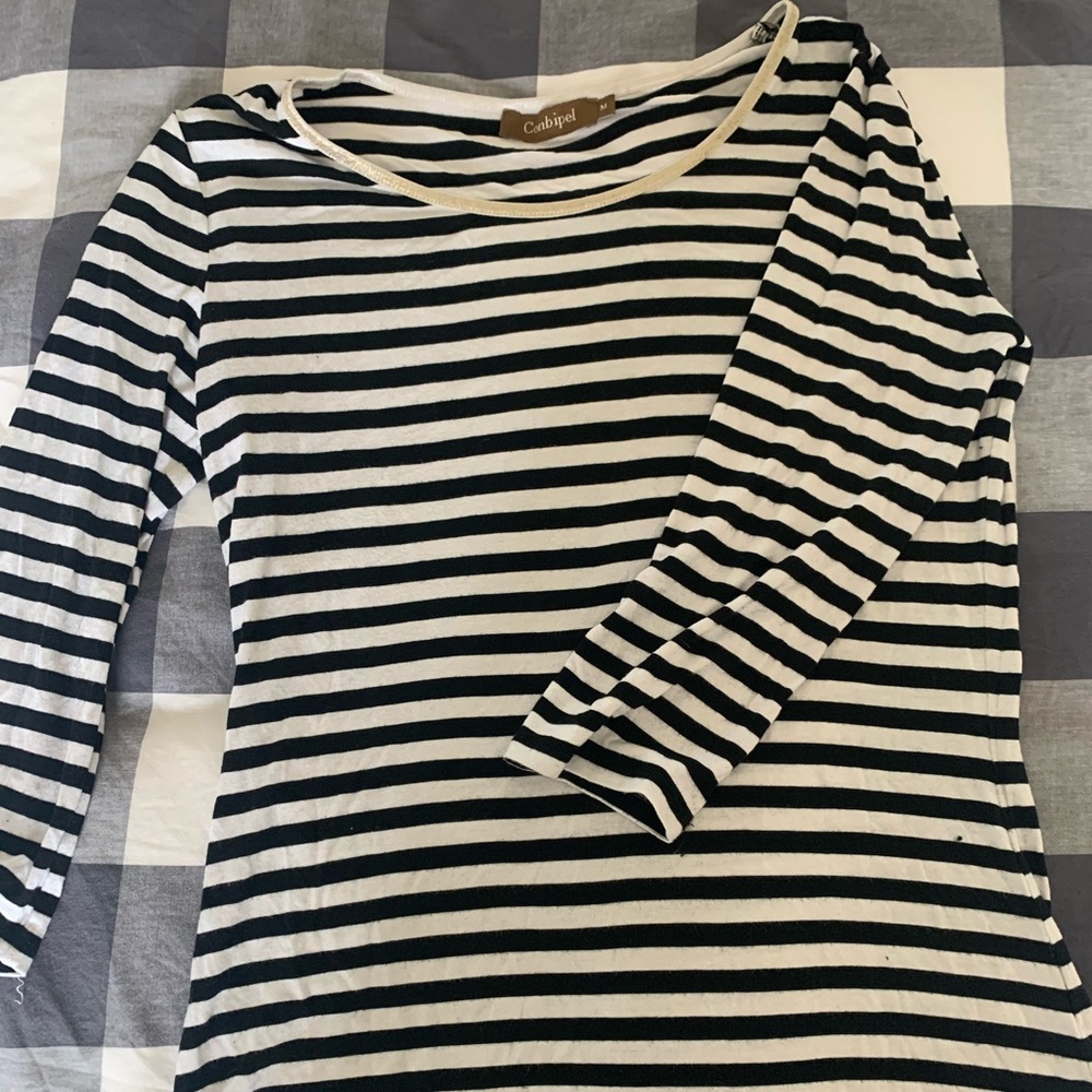 Super Cute black and white top!👚